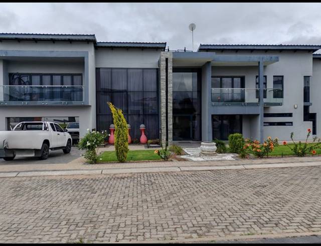 5 BEDROOM HOUSE FOR SALE IN CELTIC MEADOWS